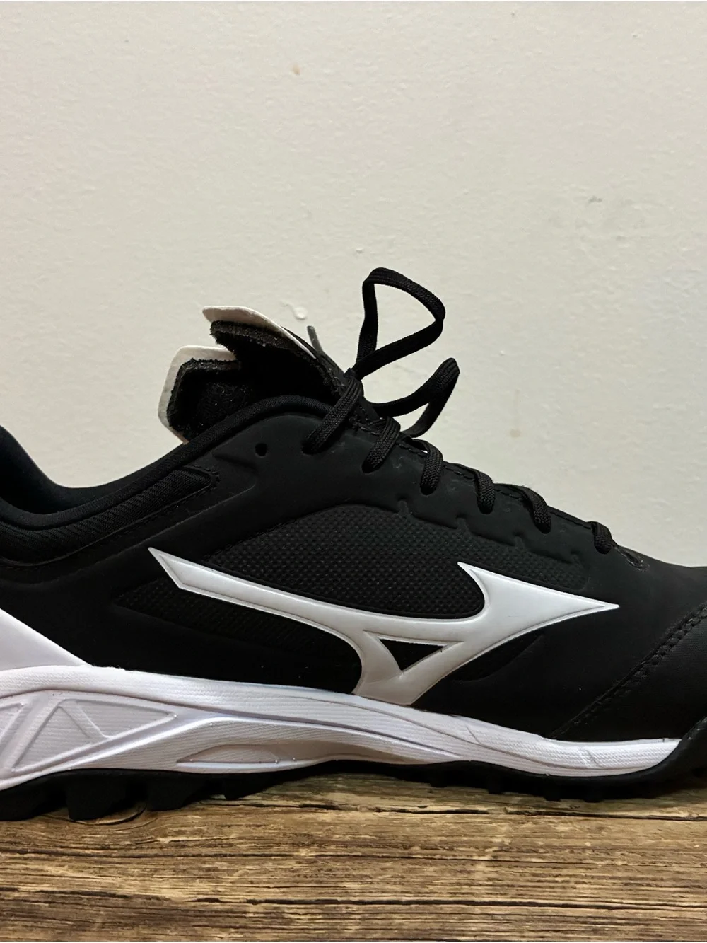 Mizuno Black and White Baseball Turf Shoes